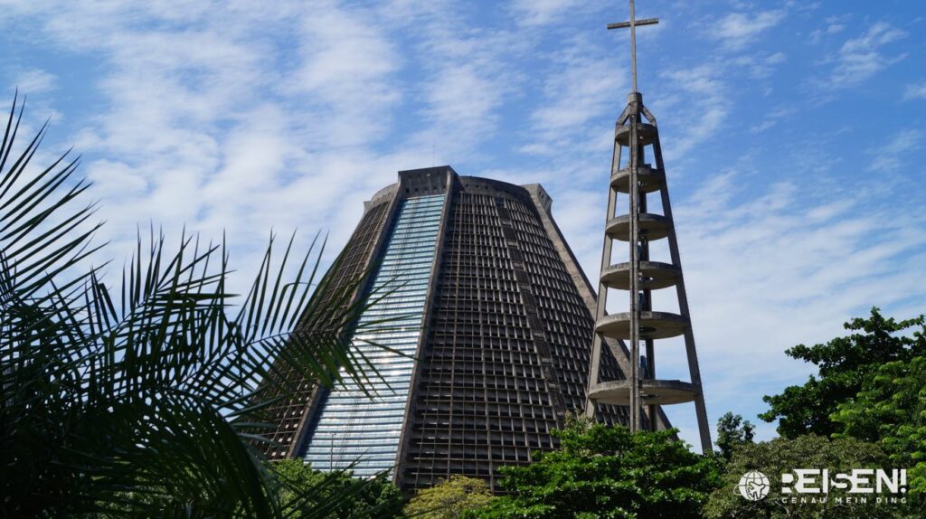 Brasilien Rio de Janeiro Catedral Metropolitana de São Sebastião mit Glockenturm