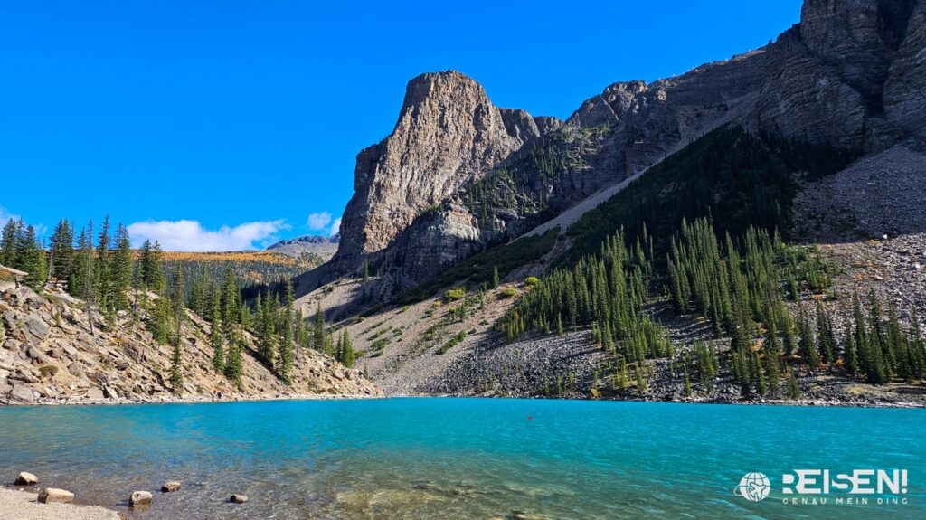 Canada - Calgary und Banff 24 Canada, Banff, Moraine Lake, Bank